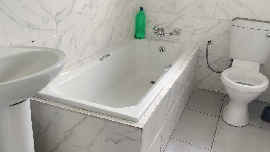 2 Bedroom Property for Sale in Selosesha Free State